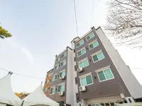 Eulwang-ri Long Beach House Pension (3 Minutes of Beach) Hotels near مويدو