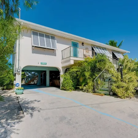 New listing 3bd/2bt Sleeps 8 "Sunset Paradise Villa" on canal Big Pine Key