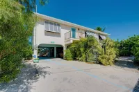 New listing 3bd/2bt Sleeps 8 "Sunset Paradise Villa" on canal Big Pine Key - Wifi
