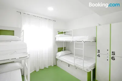 Sant Jordi Hostels Gracia Hotel di 