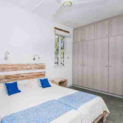 Porcelaine: Stylish apartment with seaview from its balcony Rooms