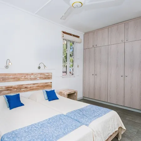 Porcelaine: Stylish apartment with seaview from its balcony