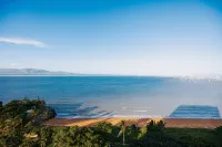 Hard to Beat This Top Floor End Unit Endless Views WiFi Foxtel Beach Front. - 3성급