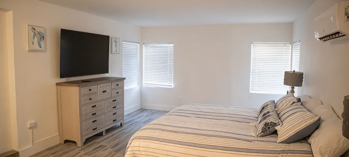 Oceanside waterfront 2/2 home with 55ft dock and paddle equipment Hotels in Marathon