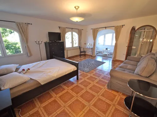 Charming Detached Holiday Home with Private Pool–Close to Beach and Fully Fenced - 3つ星