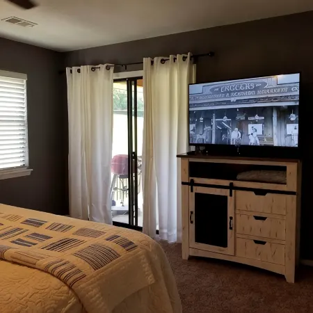 Lakefront Private Resort, Stunning Condo w/golf view, Dog friendly! NO fees!