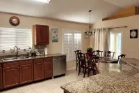 Peaceful Pool Home Near Airport Heated pool - Homestays