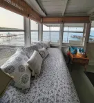 Cottage on Seneca Lake Shoreline - Wifi