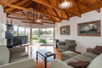 A RIVER BED  COTTAGE - Relax and unwind in this spacious cottage by the river