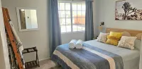2' to downtown, 10' to JT park, King bed, game room, arcade, firepit, hammocks - 2つ星