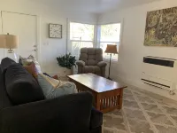 Quaint 2 Bedroom Flat Downtown - Condos