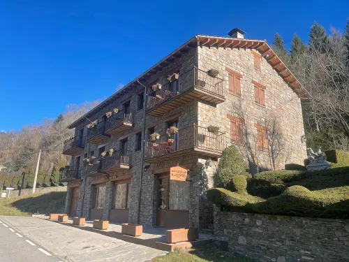 Hostal El Quintà - parking