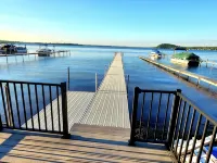 Lakefront, Dock, Near Restaurants, Track & Downtown Saratoga Springs! فنادق في مالتا