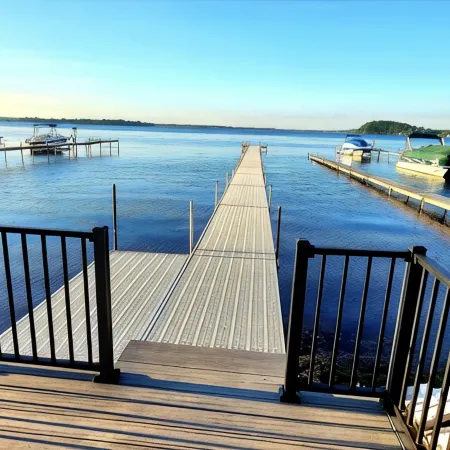Lakefront, Dock, Near Restaurants, Track & Downtown Saratoga Springs!