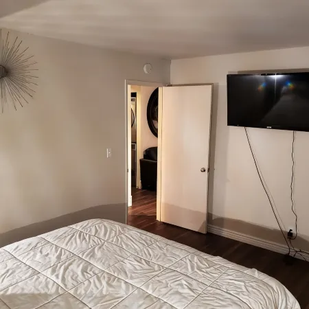 Spacious Sun Valley Escape- Ground Level, Private Porch & BBQ