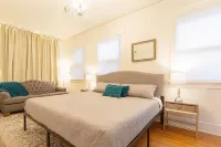 4 Bed 4 Bath House: Steps to Downtown Manitou Springs - Boutique