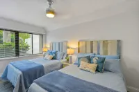 Right ON the BEACH!!!  2 bedroom condo!  The Seaside Princesse - Homestays