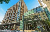 Modern Downtown Dallas City View High-Rise, Free Parking, Balcony, Pool, Gym - Condos