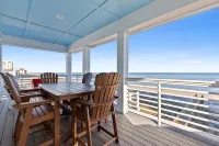 Enjoy Amazing Views at Almost New Spacious Oceanfront Unit, Huge Deck, Elevator - 5-Star