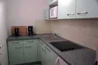 1 Studio Flat walking distance to ski lifts (we have 2 in the same building)