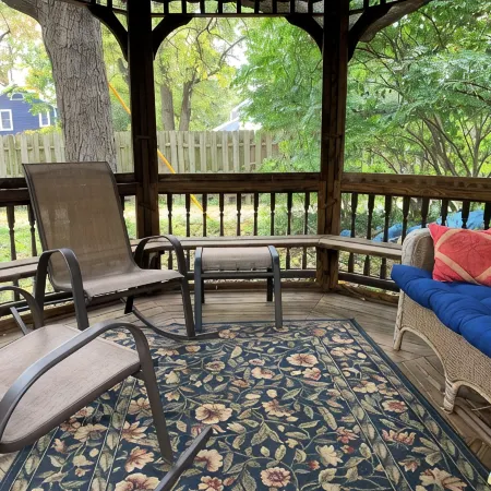 Central and Shady 1-bedroom house in Yellow Springs with WiFi and AC