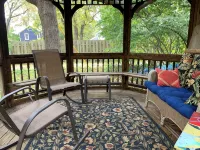 Central and Shady 1-bedroom house in Yellow Springs with WiFi and AC