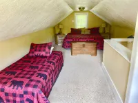 Cabin in Hocking Hills with Hot Tub, Fire Pit and Covered Back Deck. - homestay