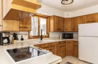 A Cozy Updated 3 Bedroom Home! - Wifi
