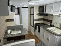 Comfortable RV_Self Check-in, freeWIFI, Free parking, full kitchen, bathroom. - واي فاي
