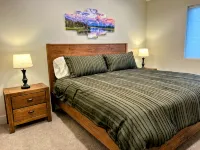 Modern Gem • 2 Kings • Bunks • Hot Tub • Walkable to Driggs • Mountain Views - 4 estrellas