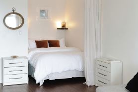Goodview Suite - licensed waterfront studio with a fireplace and patio
