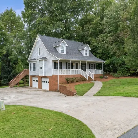 Game room, great for families, centrally located in Piedmont Triad
