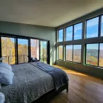 Modern 5 Bedroom Retreat w/ Mountain Views.  Sauna + Wood Fired Pizza Oven! - マウンテンビュー