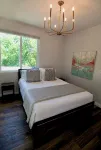 2 Minutes to UT & 8 min to Downtown: Pets OK + Free Bkfast & Coffee - Bungalows
