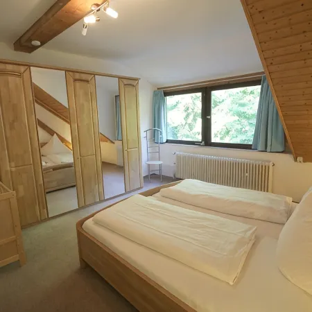 Cozy, comfortably furnished apartment for up to 7 people with balcony Hotels in Immerath