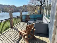 Modern Lakefront Retreat - 4 estrellas