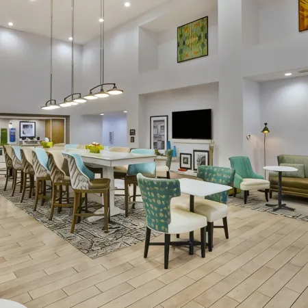 Hampton Inn & Suites Alliance