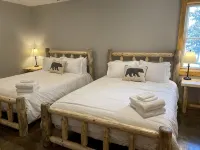 #1 Cabin~Walk to Wisp! Lake Access & Dock! Hot Tub~Game Room~Fire Pit & Dogs OK! - 4 estrellas