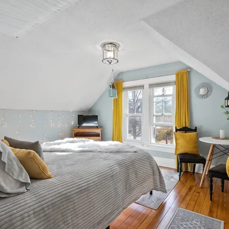 Billiken Inn, Private Loft 2nd Floor Loft in 2 Story Victorian