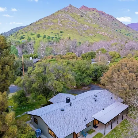 Three Oaks - Perfectly Designed Nature Escape!