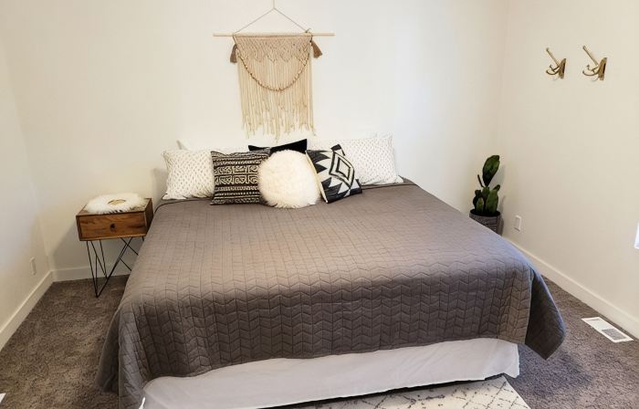 Come stay at our comfy, cozy, NEWLY RENOVATED home in the Ivins, UT!