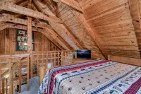 Twin Bear I, A Cozy Cabin in the Woods, with Level 2 EV Charger! - Romantic