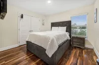 Resort Style Home 5 min. from shopping and restaurants, 10 min. to local beaches - Boutique