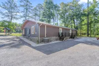 Relaxing, family friendly lodge by the lake. - 4-Star
