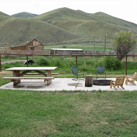 Cozy rustic cabin on Little Sheep Creek at foot of Lima Peaks
