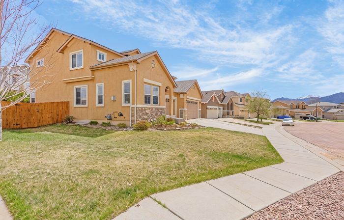The Heart House - Spacious & Warm 6bd Family Home in Beautiful Monument Colorado