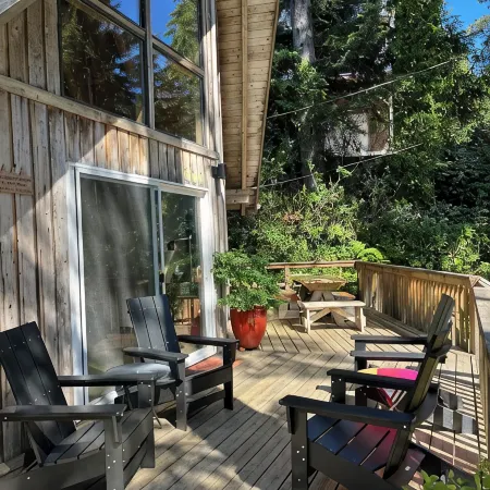 Sunny Cabin in Manzanita on the Oregon Coast, 5 min. walk by trail to the beach