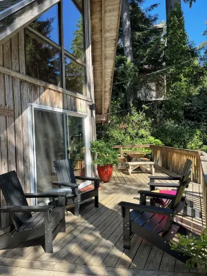 Sunny Cabin in Manzanita on the Oregon Coast, 5 min. walk by trail to the beach - 샬레 호텔
