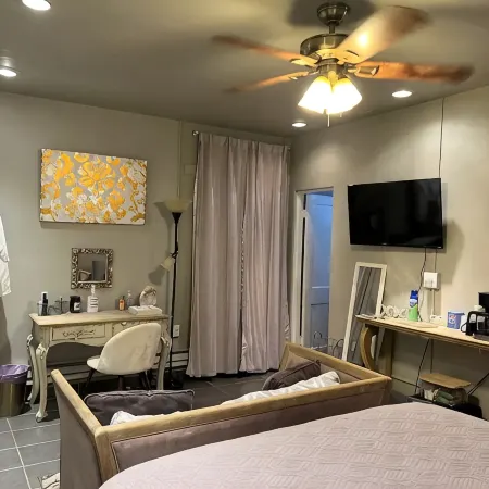 The Palace Cottage w/private Hot tub