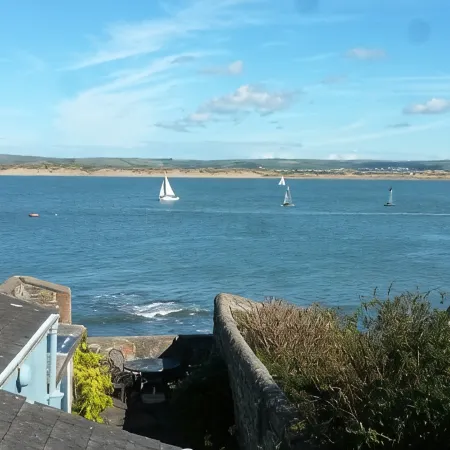 18th Century Cottage On Waterfront, Panoramic Sea Views, Courtyard Garden